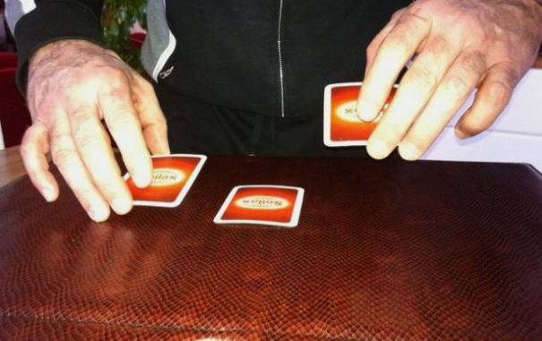 Il gioco delle tre carte – di Giuseppe Careri
